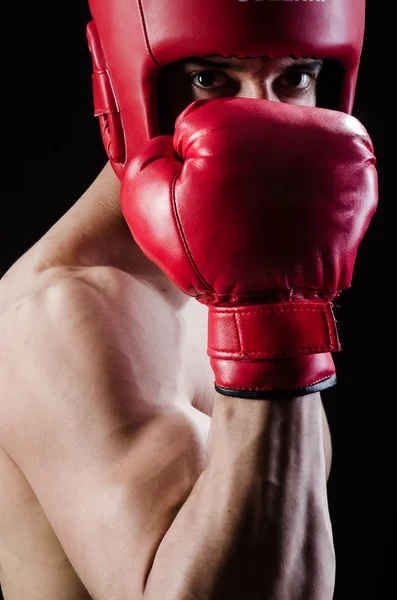 Hombre muscular en el concepto de boxeo —  Fotos de Stock