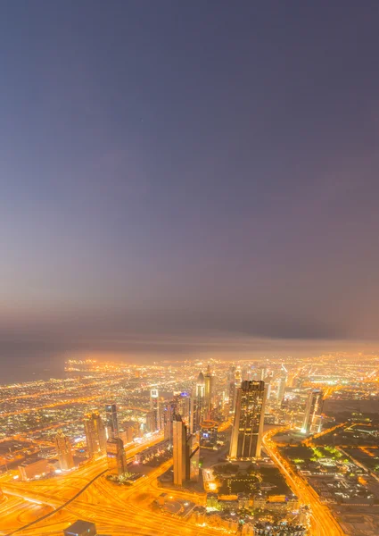 Panorama nocnego Dubaju podczas zachodu słońca — Zdjęcie stockowe