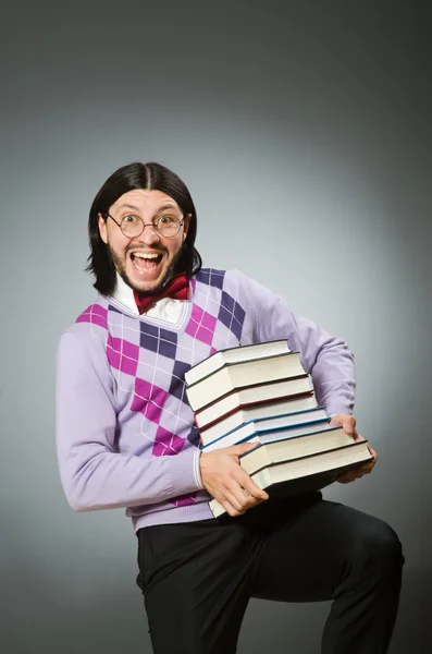 Jonge student met boeken in het leren van concept — Stockfoto