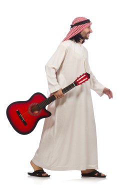 Arap adam beyazda soyutlanmış oynuyor