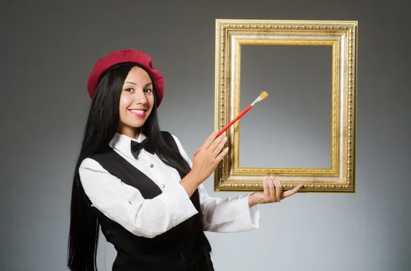 Artista divertido trabajando en el estudio — Foto de Stock