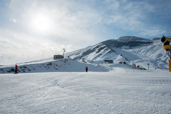 Elevadores de esqui em Shahdag estância de esqui de montanha — Fotografia de Stock