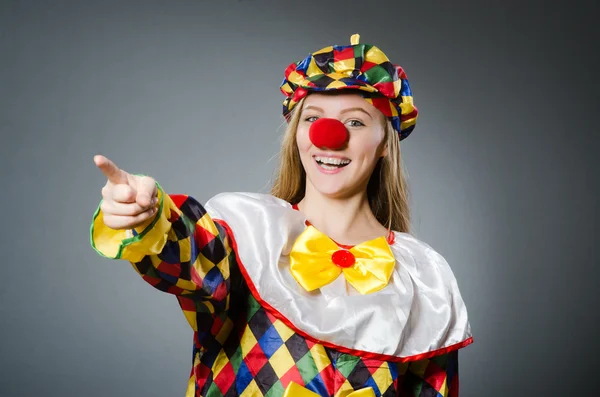 Clown i det roliga konceptet — Stockfoto