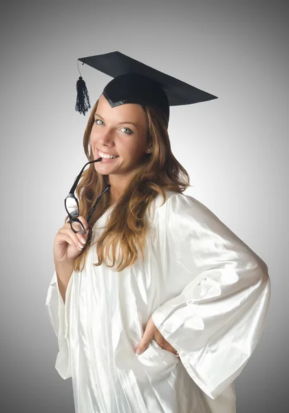 Ung student med diplom — Stockfoto