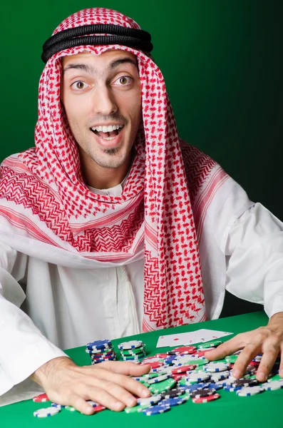 Hombre árabe jugando en el casino —  Fotos de Stock