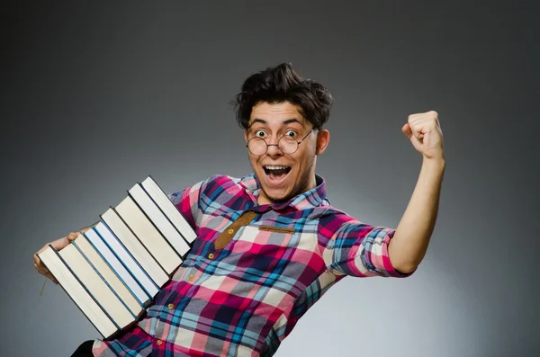 Grappige student met vele boeken — Stockfoto