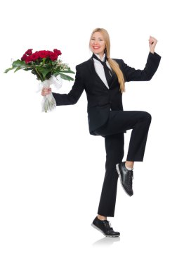 Beyaz bir demet gülü olan kadın