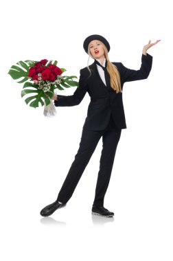 Beyaz bir demet gülü olan kadın