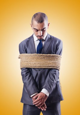 iple bağlanmış iş adamı