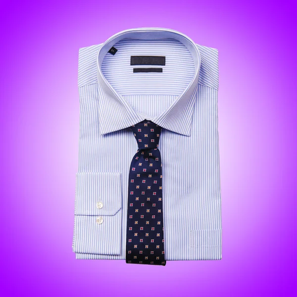 Camisa masculina agradável isolado no roxo — Fotografia de Stock