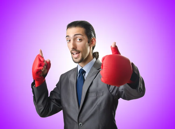 Hombre de negocios guapo con guantes de boxeo — Foto de Stock