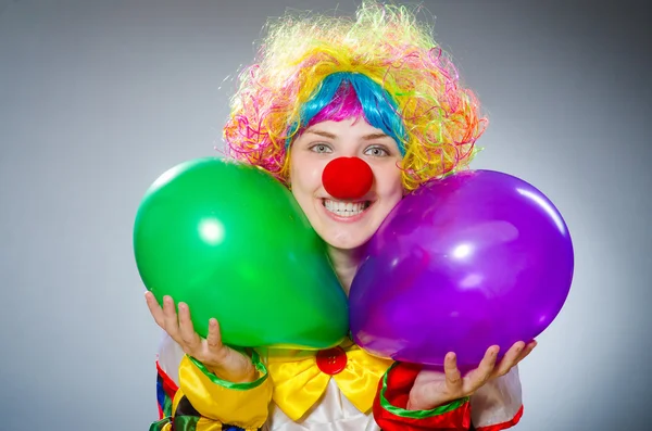 Drôle de clown dans le concept comique — Photo