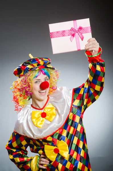 Rolig clown i komiskt koncept — Stockfoto