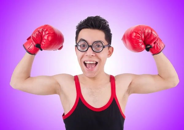 Lustige Boxer isoliert auf dem lila Hintergrund — Stockfoto