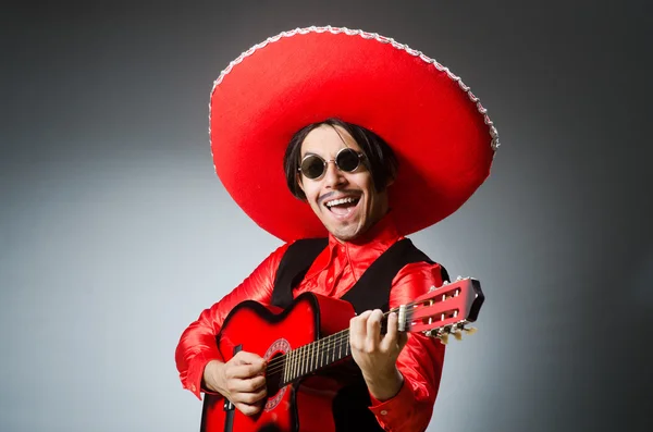 Mexický kytarista v červené barvě — Stock fotografie