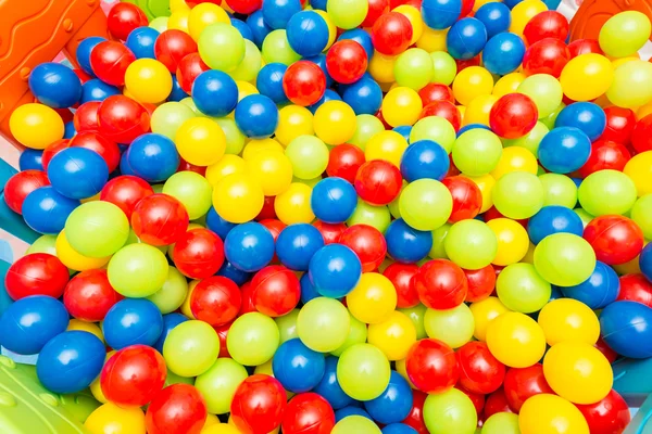 Bakgrund av många färgglada bollar — Stockfoto