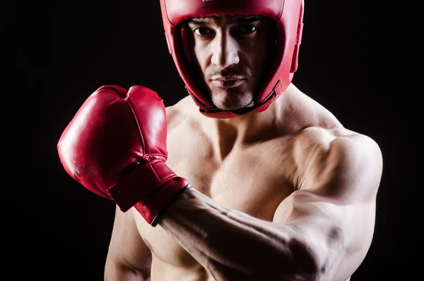 Hombre muscular en el concepto de boxeo —  Fotos de Stock