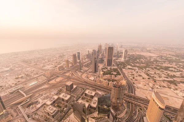 Panorama della notte Dubai durante la tempesta di sabbia — Foto Stock