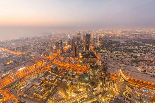 Panorama de la nuit Dubaï au coucher du soleil — Photo