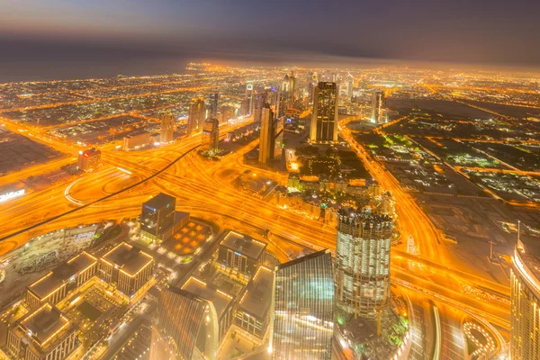 Panorama della notte Dubai durante il tramonto — Foto Stock