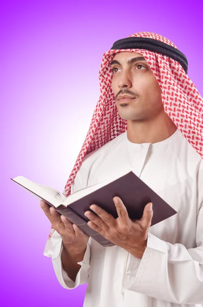 Hombre árabe rezando — Foto de Stock