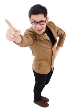 Kahverengi ceketli genç adam beyazın üzerinde izole edilmiş.