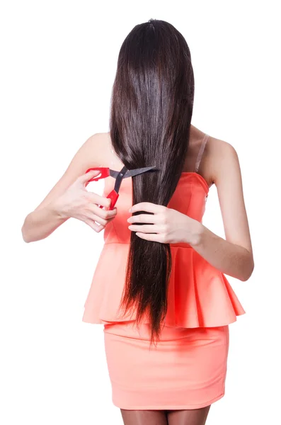 Frau schneidet ihre Haare isoliert auf weiß — Stockfoto