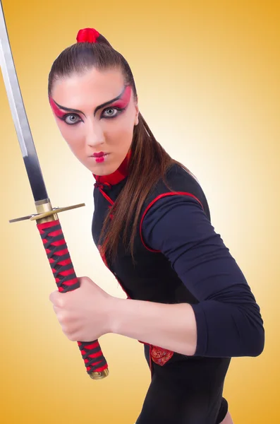 Mulher no conceito de arte marcial japonesa — Fotografia de Stock