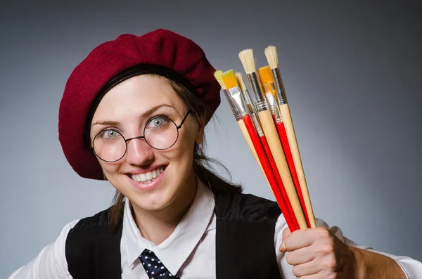 Artiste drôle travaillant dans le studio — Photo