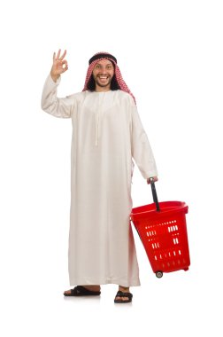 Arap adam beyazlar üzerinde alışveriş yapıyor.