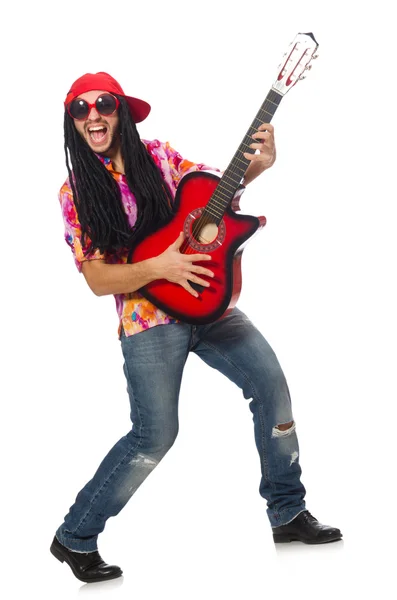 Männlicher Musiker mit Gitarre isoliert auf weiß — Stockfoto