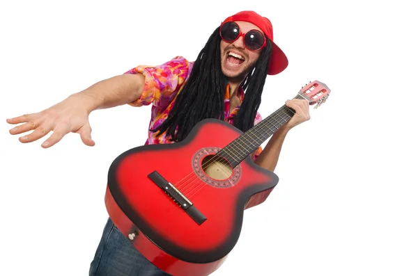 Männlicher Musiker mit Gitarre isoliert auf weiß — Stockfoto