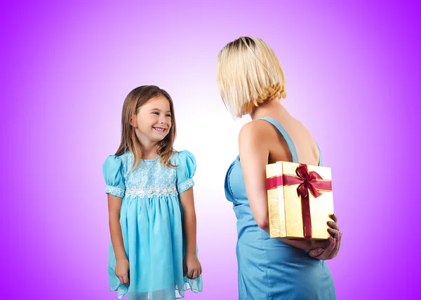 Happy mom and daughter with gift — Stock Photo, Image
