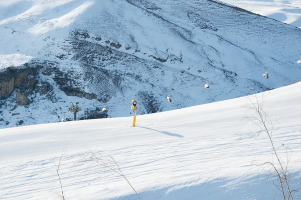 Skidliftarna i skidorten Shahdag berg — Stockfoto