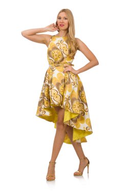 Beyaz tenli, sarı elbiseli kadın.