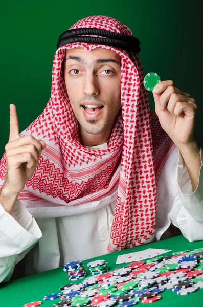 Kumarhanede oynayan bir Arap. — Stok fotoğraf