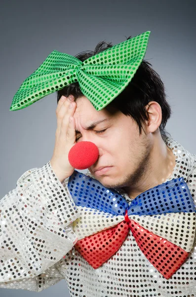 Lustiger Clown mit roter Nase — Stockfoto