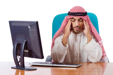Ofiste çalışan bir Arap.