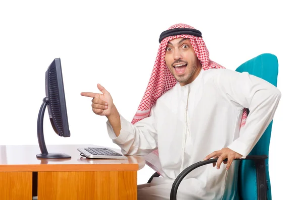 Арабська людина працює в офісі. — стокове фото