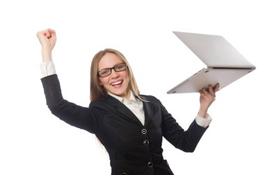 Dizüstü bilgisayarı beyaz olan güzel bir ofis çalışanı.