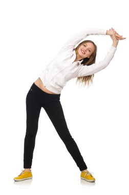 Beyazlar üzerinde egzersiz yapan kadın.