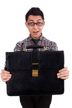 Evrak çantalı genç bir çalışan beyaza izole edilmiş.