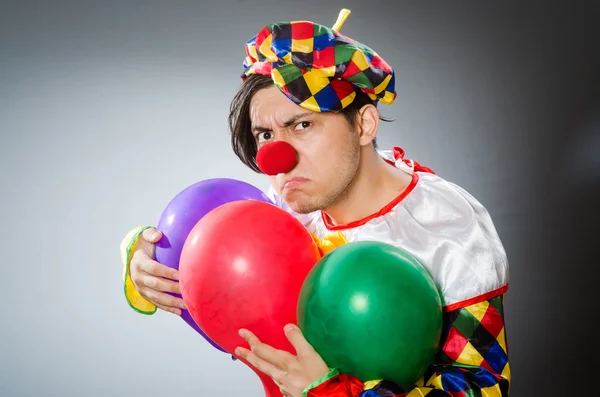 Drôle de clown dans le concept comique — Photo