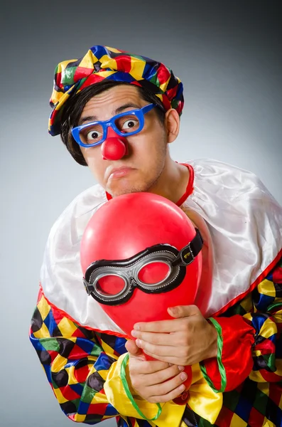 Drôle de clown dans le concept comique — Photo