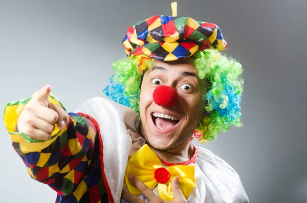 Clown dans le concept drôle — Photo