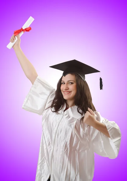 Afstuderen met diploma op paars — Stockfoto