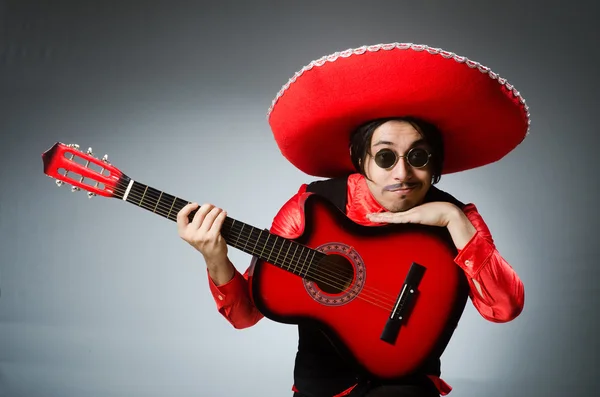 Guitarrista mexicano em vermelho — Fotografia de Stock