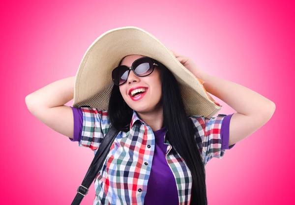 Jovem mulher pronta para férias de verão — Fotografia de Stock