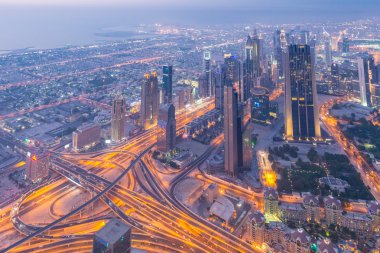 Gün batımında Dubai 'nin Panoraması
