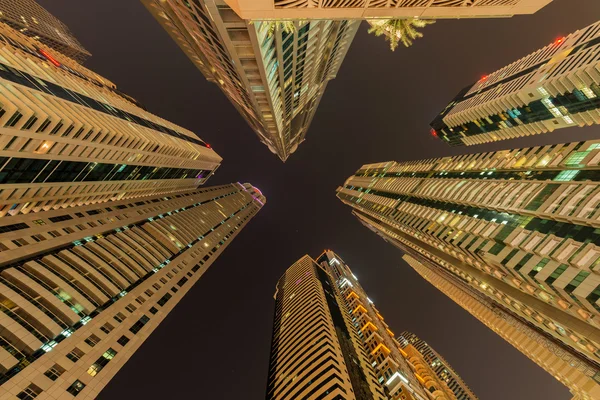 Skyskrapor i dubai under nattetid — Stockfoto